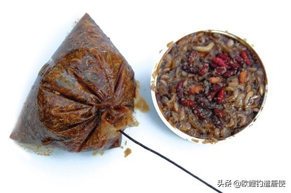 外国人钓鱼打窝技巧,老外用超大饵钓鱼