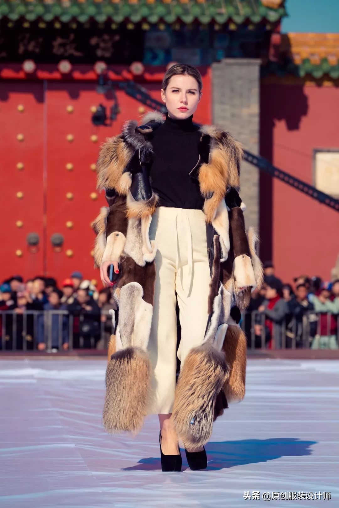 在沈阳故宫开活动,沈阳故宫红墙走秀视频