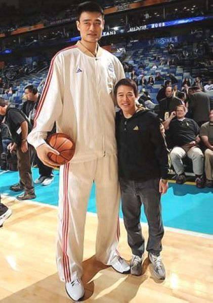 姚明生涯的五个逆天表现,历史前五nba球员姚明