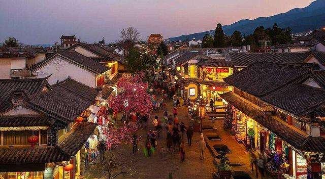 彩辫的寓意,云南彩辫真的是寡妇辫吗