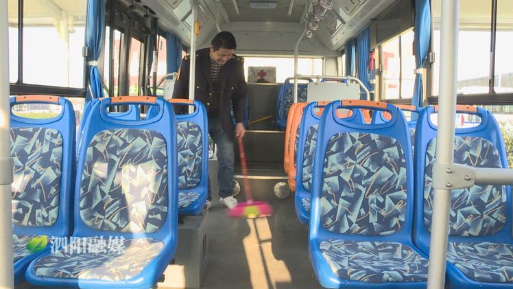 9万现金遗失公交车上,市民万元现金遗失公交车上