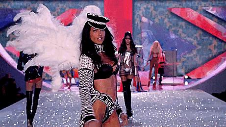 利马在维密上单独走的秀,利马超模高光时刻