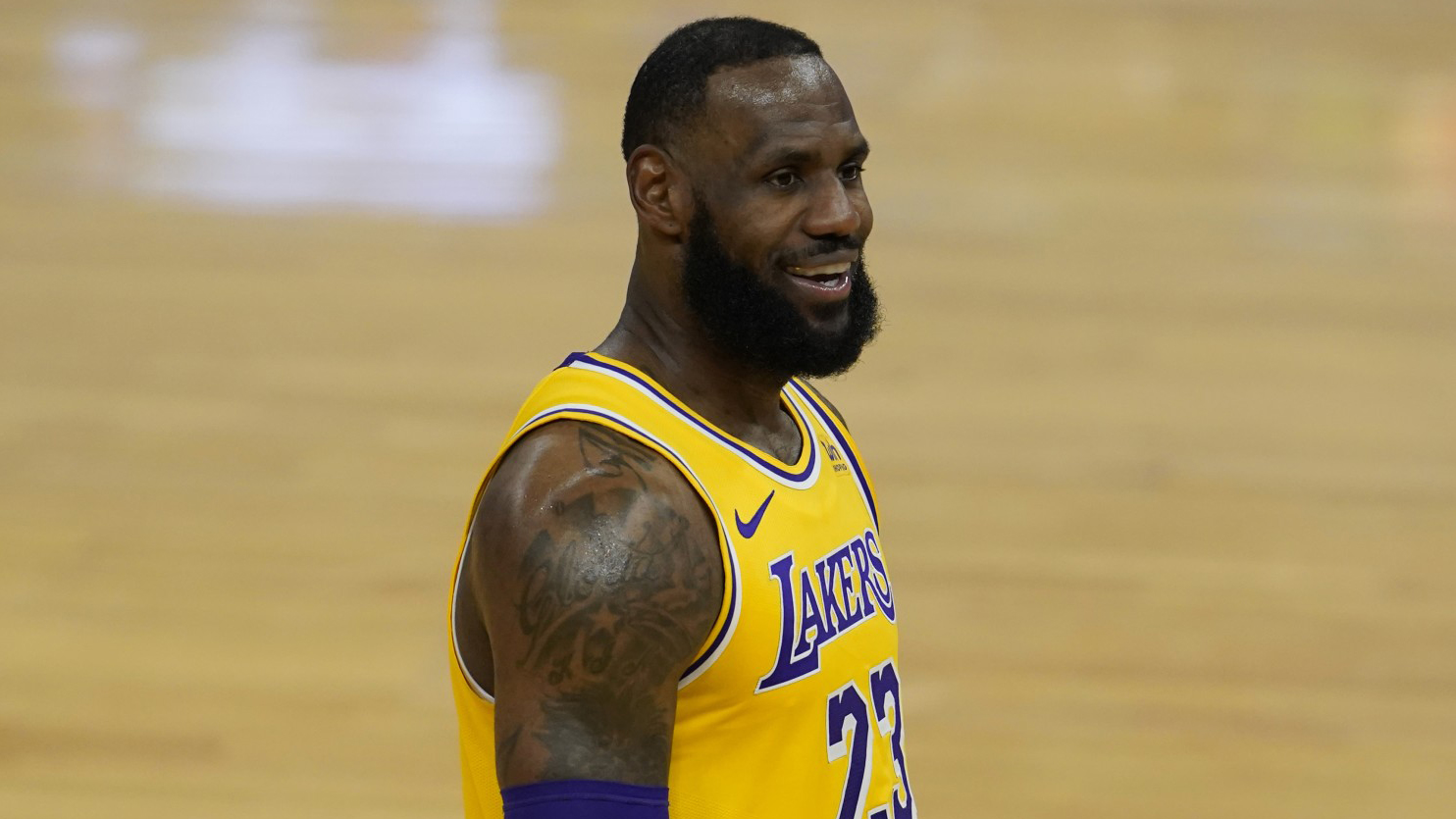 老詹23赛季扣篮集锦,老詹23号球衣绝版