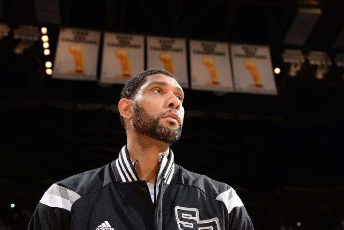 好汉邓肯登上了长城，天太冷终于穿上了羽绒服，还是中国潮牌