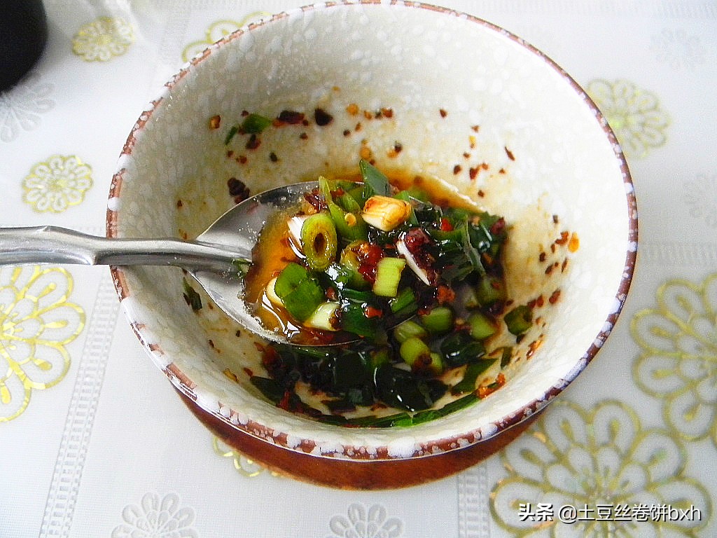 烫一烫，拌一拌，超级简单，苦瓜这么做连吃几次都吃不够