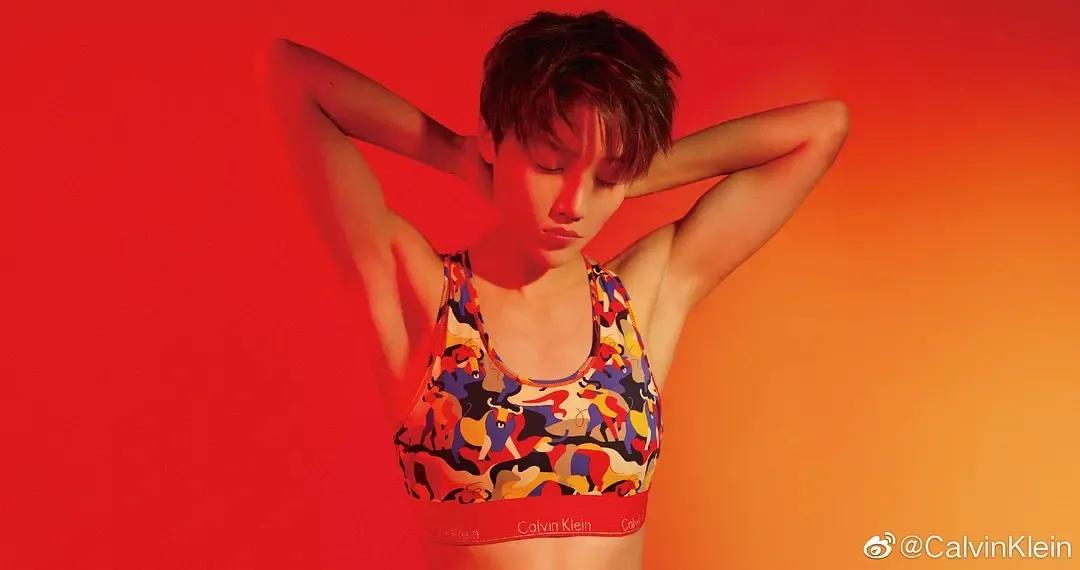 李宇春和刘雨昕私下关系,李宇春刘雨昕穿裙子