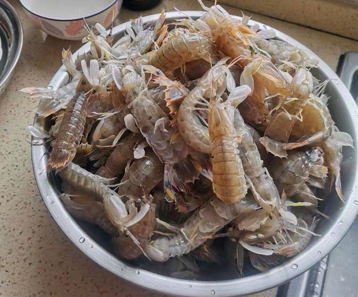 煮皮皮虾时，用冷水还是开水？10人做9人错，难怪虾肉缩小不鲜嫩