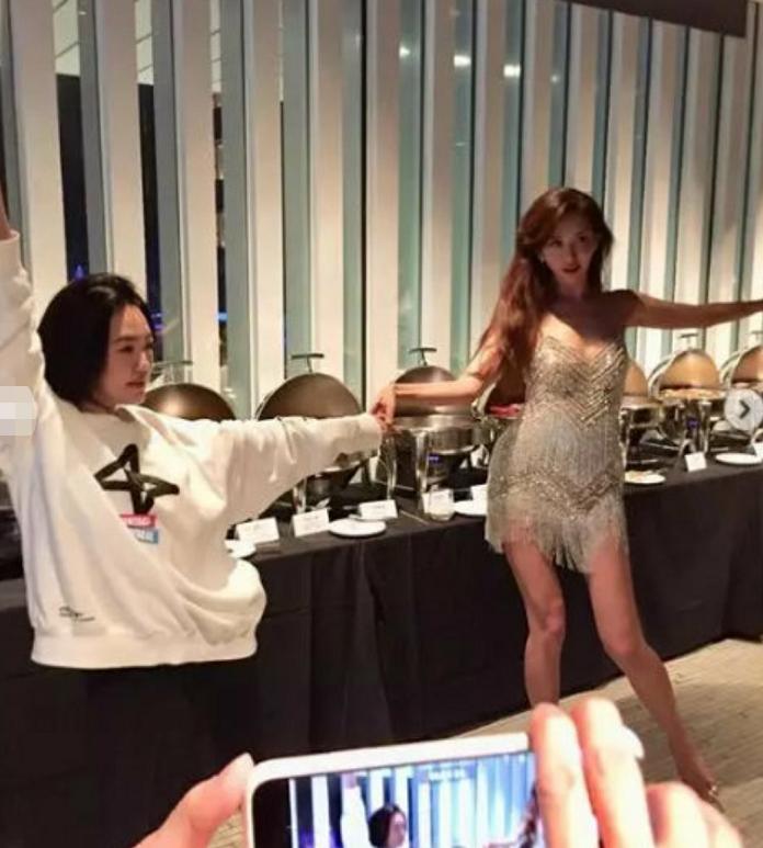 林志玲将与老公合体首秀,48岁林志玲穿结婚时礼服出席活动