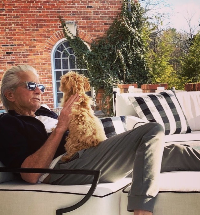 53岁泽塔琼斯和女儿,泽塔琼斯17岁照片公认