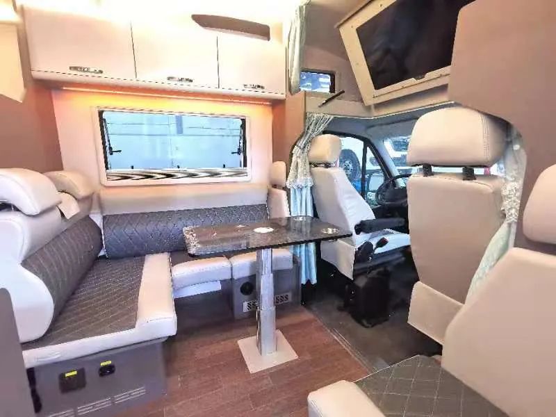 最新款国产依维柯房车,匠心房车