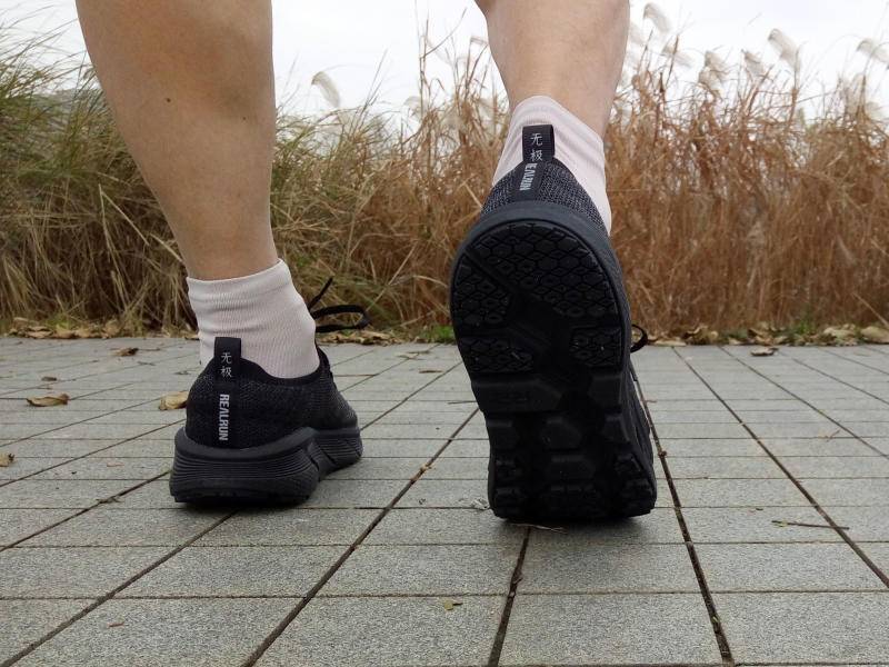 r2realrun跑步鞋测评,r2realrun云跑鞋减震跑步鞋