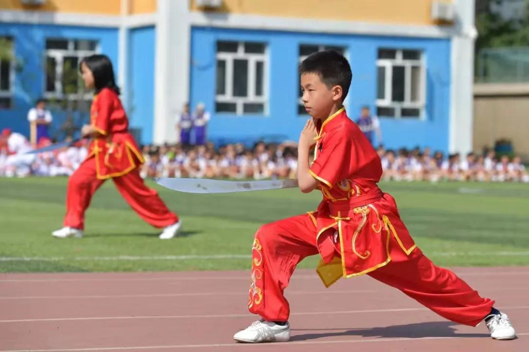 一百多人体育节开场,体育1000人活动