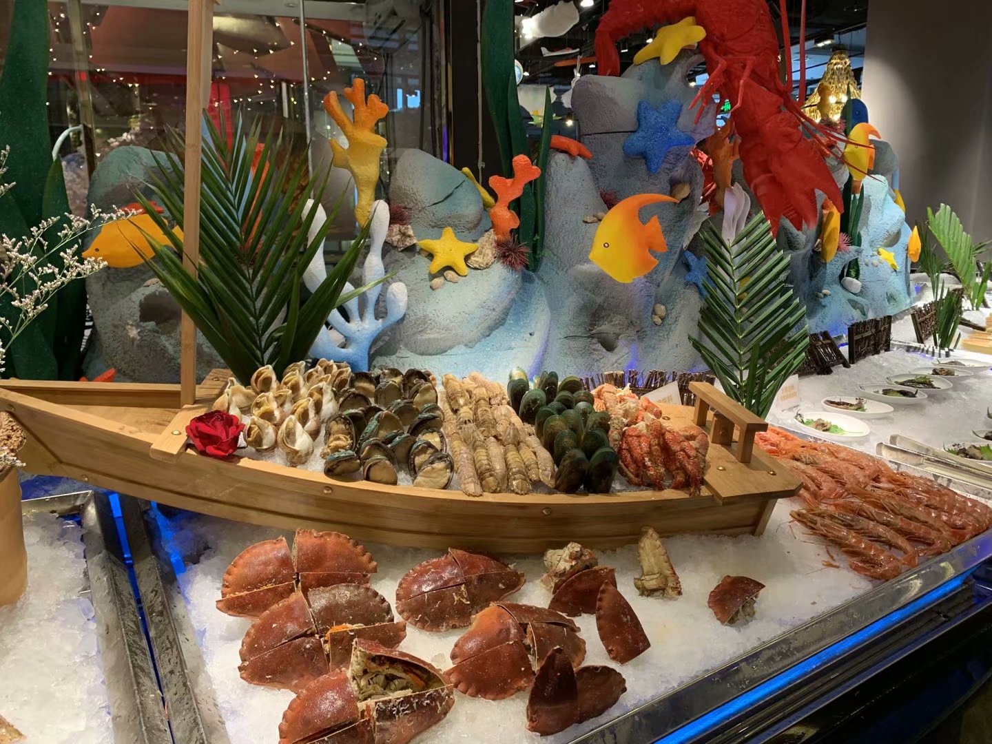 为了吃到自己心动的海鲜,这家粉丝投资了一个自助餐店