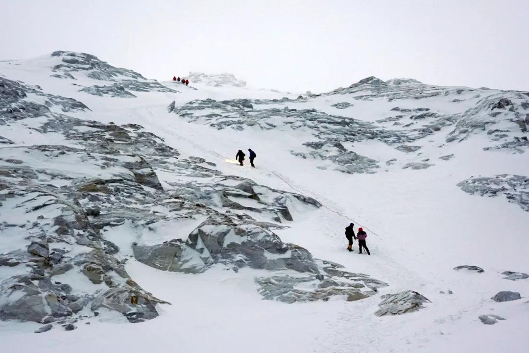 适合新手的人生第一座雪山,人生中的第一座雪山应该爬哪里