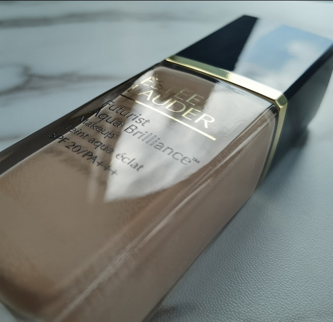 沁水粉底液推荐什么妆前乳 (沁水粉底和白金粉底哪个好用)