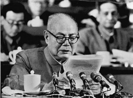 1984年，香港回归谈判陷入僵局，*小平邓**先发制人：必要时可以打仗