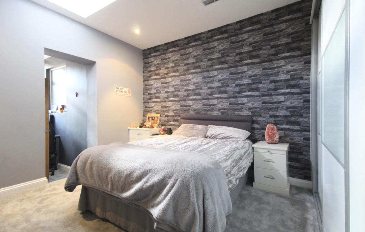 在英国100人民币能买到什么,100万英镑在英国能买什么房子