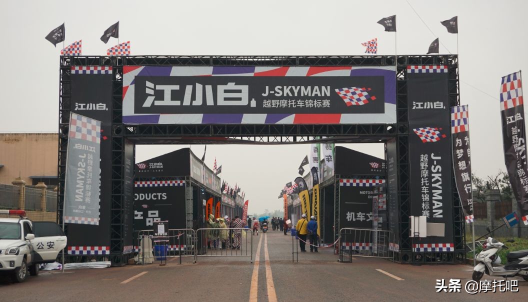 这摩托真好喝。。。不对....这酒真好骑！