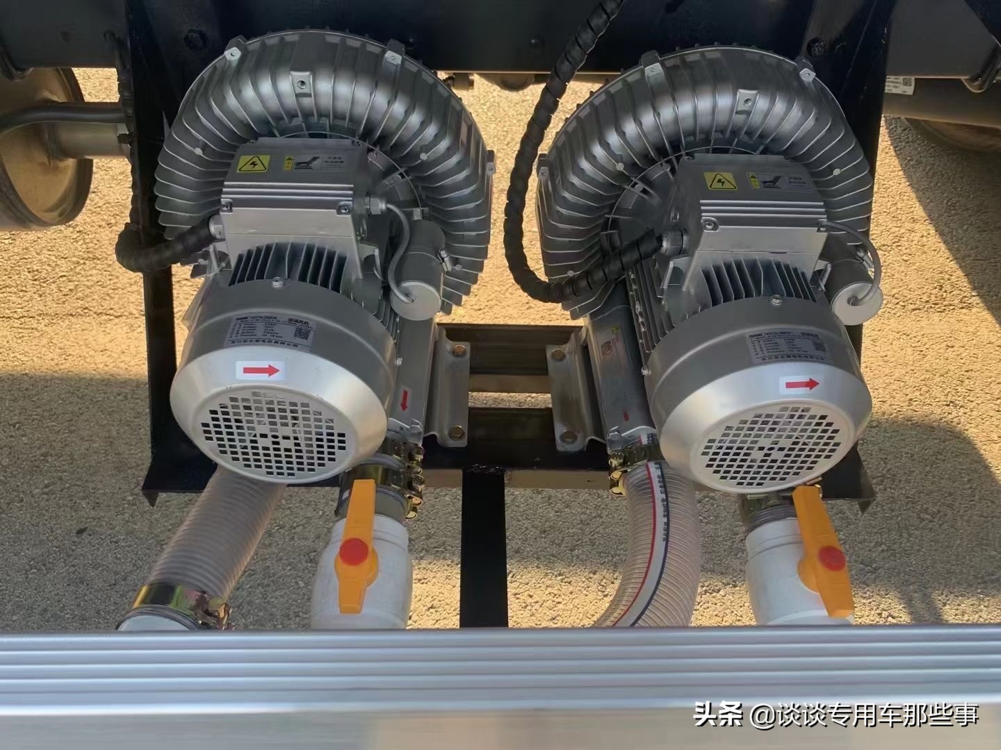 蓝牌冷藏鲜活水产运输车,鲜活水产运输车价格