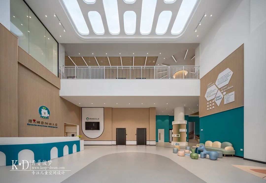 泉州金碧辉煌的幼儿园,泉州幼儿园空间设计效果图