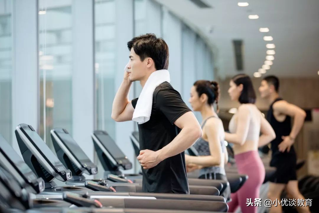 大型游泳健身体育馆,上海体育中心游泳馆