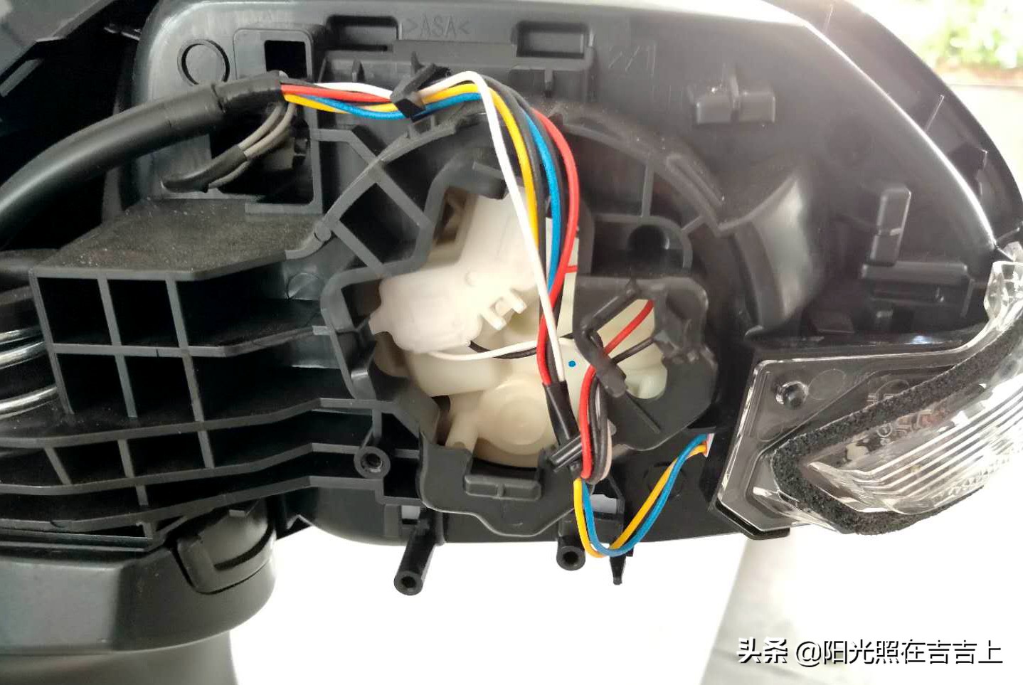 2019款卡罗拉入手记（3）倒车撞坏后视镜，新手第一撞该如何处理