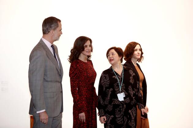 西班牙王后莱蒂齐亚粉色西装,西班牙王后莱蒂齐亚大婚视频