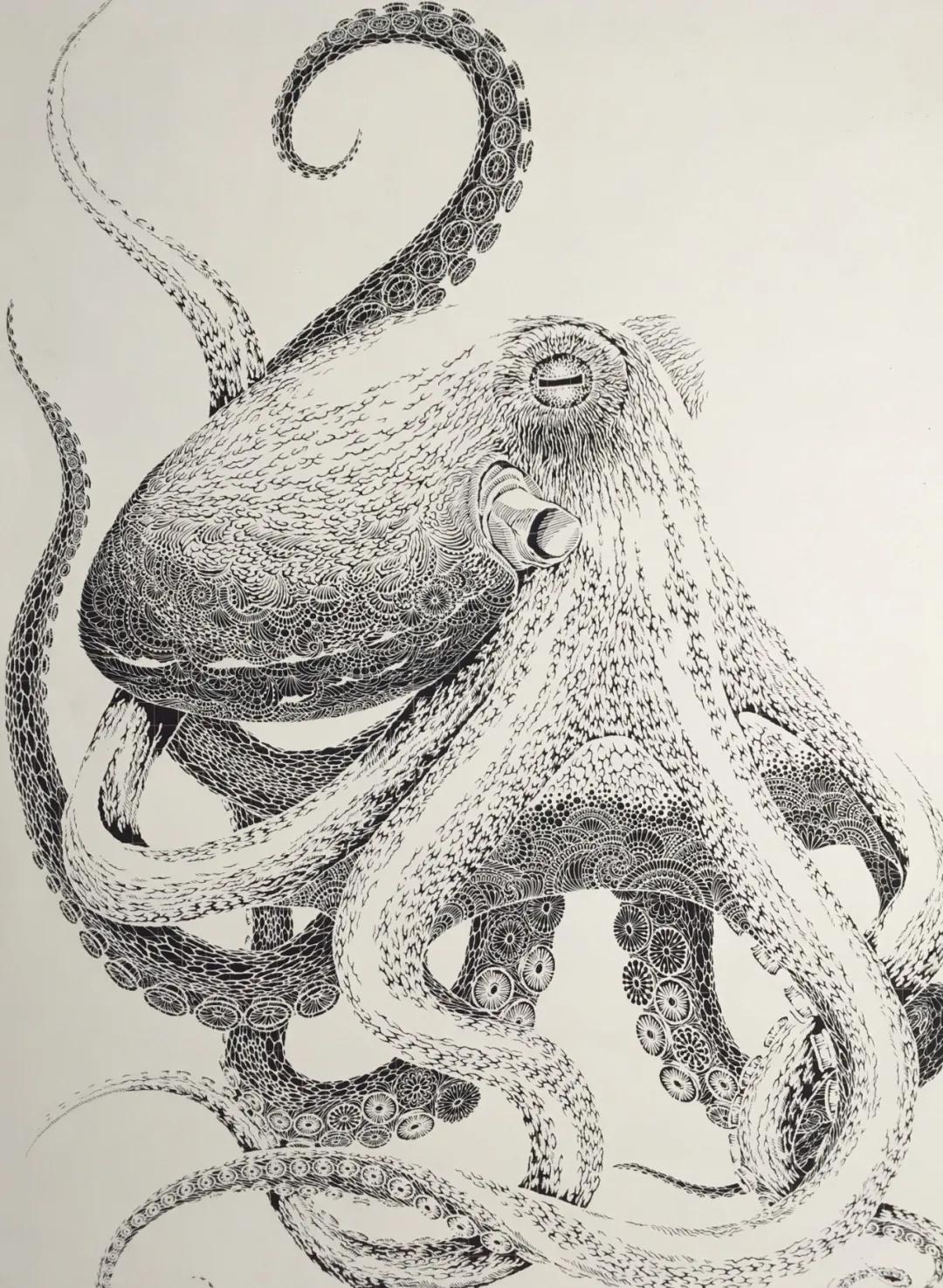 她被称为“刀王”，凭一把破刀，一张破纸，作品征服了全世界