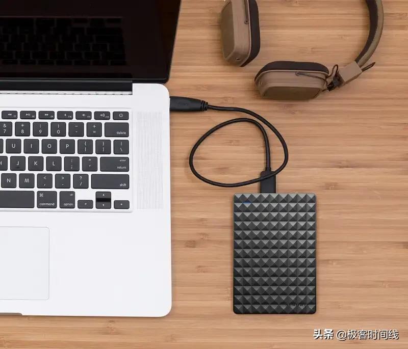 电脑硬盘不够用存移动硬盘安全吗,电脑内存不够移动硬盘怎么使用