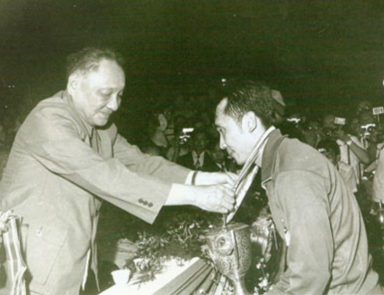 伟人足球情结:毛*东泽**踢门将,陈毅踢中锋,贺龙打造亚洲足球劲旅