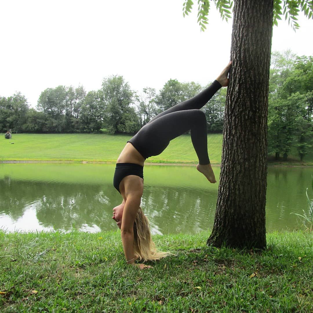 缓解后背僵硬紧张的瑜伽动作,如何缓解身体紧绷瑜伽