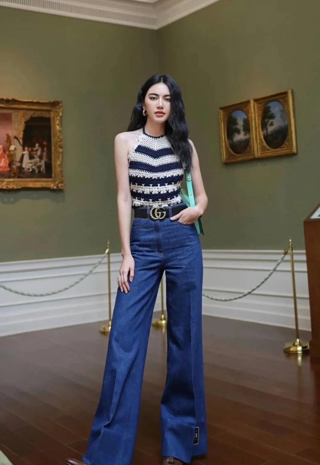 杨幂穿小吊带街拍,杨幂穿吊带衣服拍写真