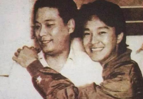 无法合作的遗憾周星驰吴孟达,周星驰悼念吴孟达现场图片