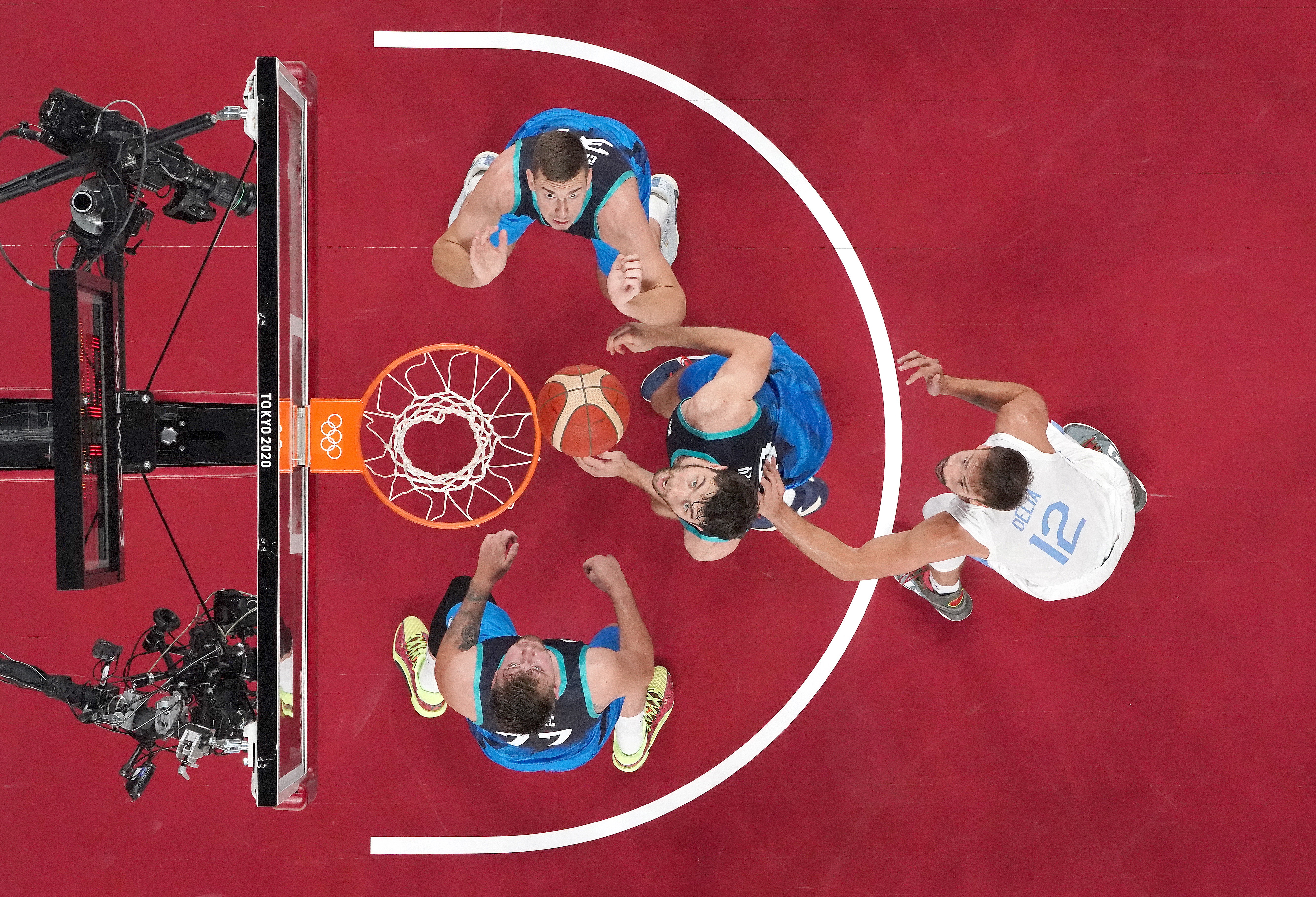 东契奇照片2024,东契奇世界杯照片