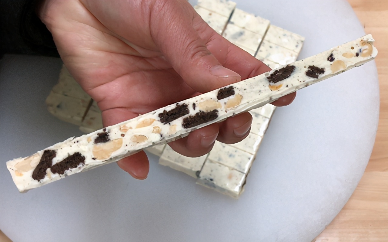 做牛轧糖好吃又简单没有黄油,自己做的牛轧糖味道棒棒哒