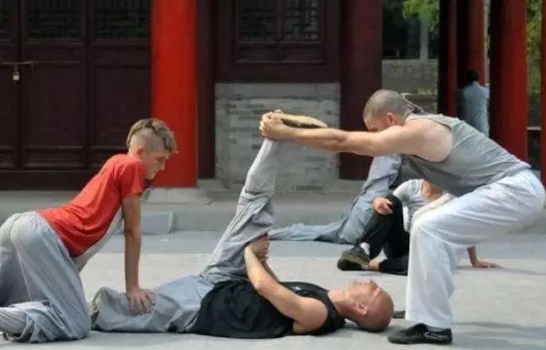 中国地摊现状如何,中国地摊鞋成了国际大牌