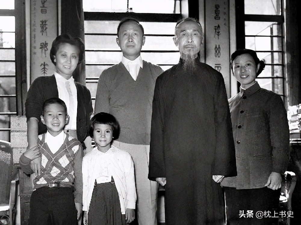 蒋英：为爱追到美国，被他称是“童养媳”，后为他发疯大闹国防部