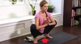 瑜伽亚洲蹲的正确方法,不会亚洲蹲健身房怎么练