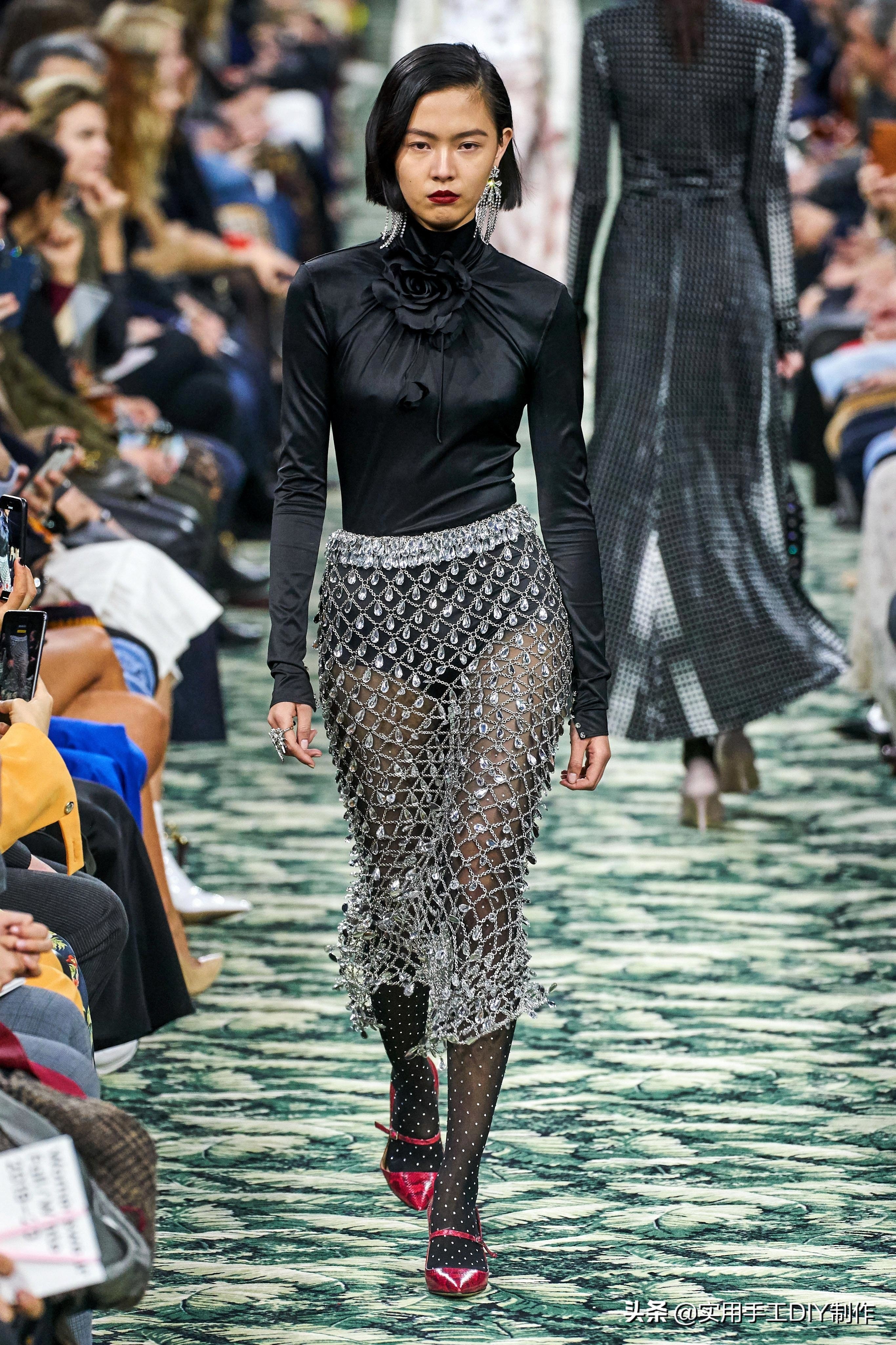 时装周pacorabanne系列2020,pacorabanne2021春夏系列金属长裙