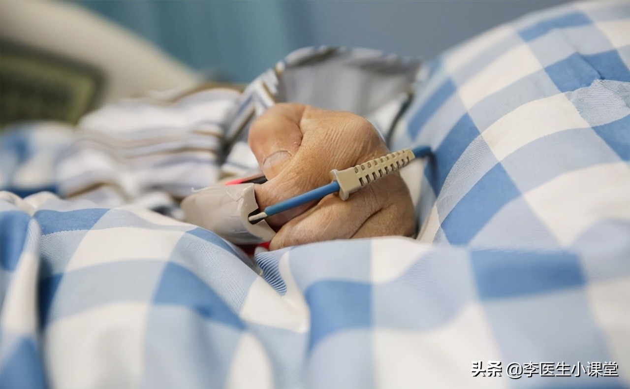 家人脑出血了安全了怎么安慰,家人突发脑溢血的急救措施