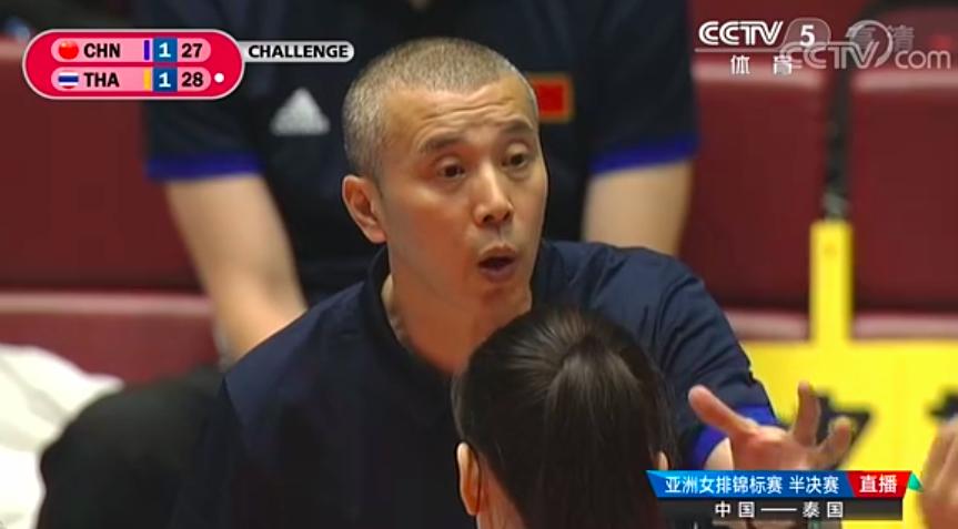 女排被裁判冤枉霸气回应,女排赛程郎平怒斥裁判