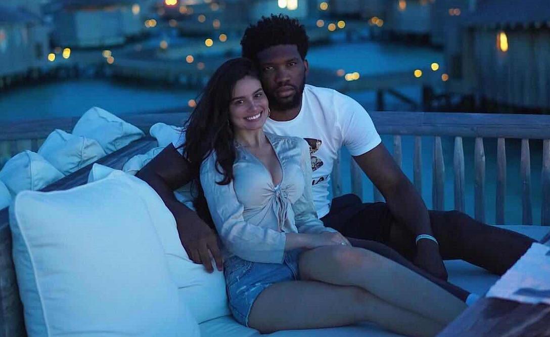 尴尬！两位罗马球员晒女友，女孩竟是同一个，这次谁把谁给绿了