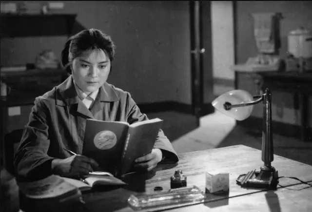 老电影小小足球队,六十年代老电影小飞虎队