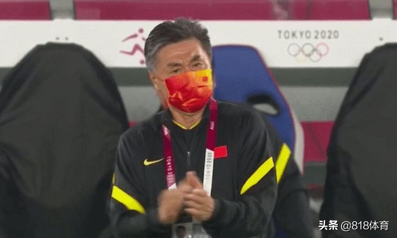 白岩松嘲讽国足:别骂中国女足,有的球想来奥运输球还没这个机会呢