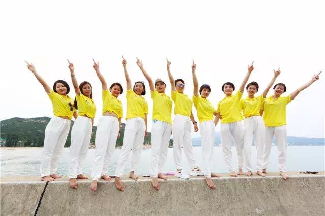 巨邦快乐集结号丨看见了，其中一艘游艇上，是我们的船长大舅哥