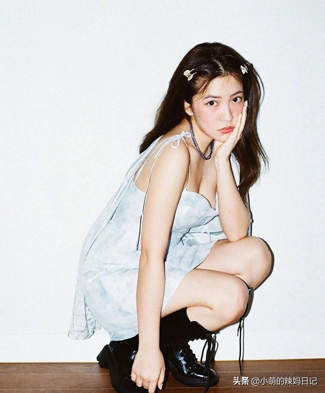 穿连衣裙可以配什么鞋,穿连衣裙上面搭配什么鞋子