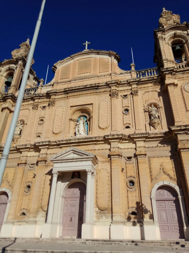 被地中海包围的岛国,闻名世界的旅游胜地,“欧洲的后花园”