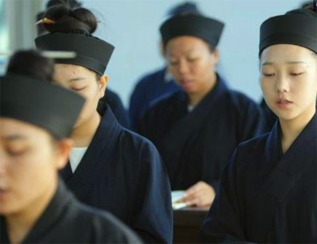 武当山女道姑真实生活,武当山漂亮女道姑