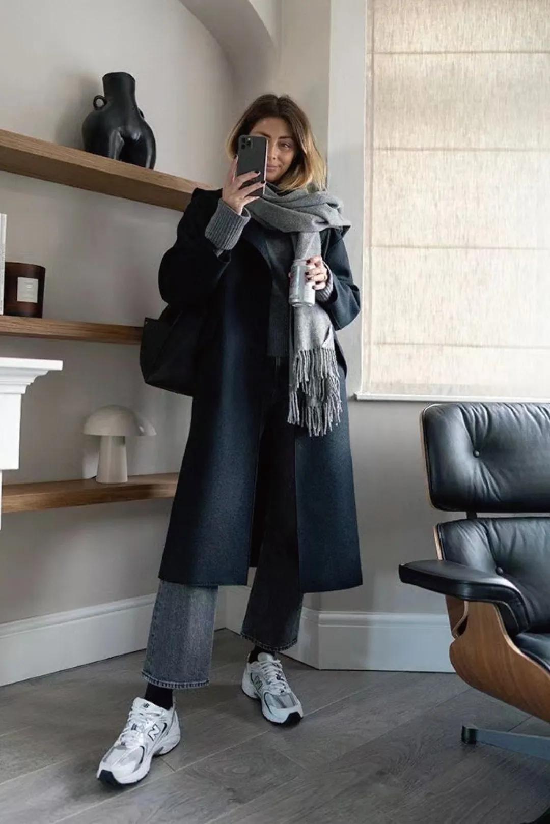 灰色运动鞋是什么梗,灰色运动鞋新百伦搭配