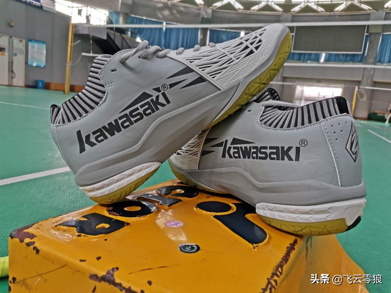 中羽评测刀锋7500,中羽论坛入门羽毛球鞋